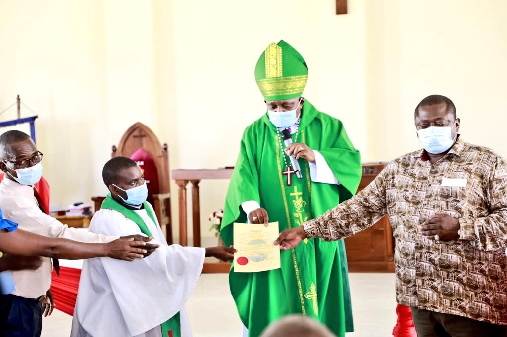 Ex-Chief of Defence General (Rtd) Samson Mwathethe hands over ownership documents of Christ The King Church in Jila